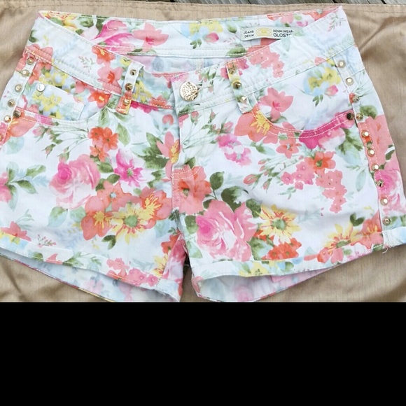 🌹 Denim wear shorts.💛🌸🌼🌸🍀