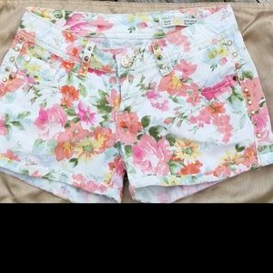 🌹 Denim wear shorts.💛🌸🌼🌸🍀