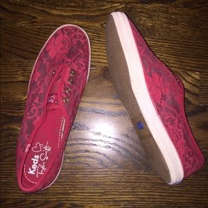 Taylor swift red lace keds