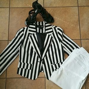 FOREVER 21 BLAZER---RUNS SMALL