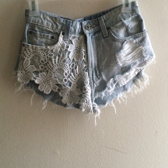 LF carmar side crochet shorts - Picture 2 of 3