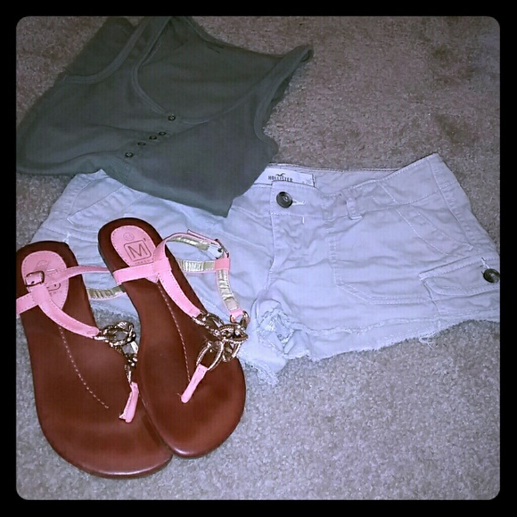 Hollister khaki shorts