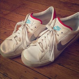 Nike Women's Sweet Classic AP Low Leather Sneakers