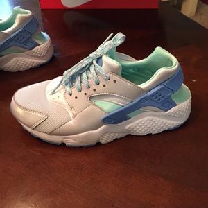 Air Huaraches Blue with iridescent