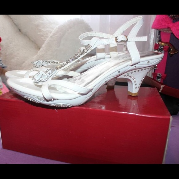 White heels 👠