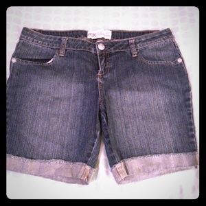 🎀Cropped FoxDenim Bermuda Shorts Size 9🎀