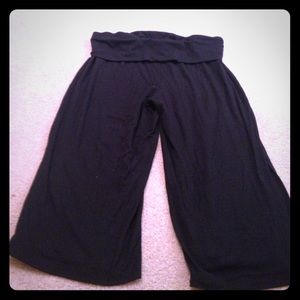 Old navy black stretch waist goucho pants