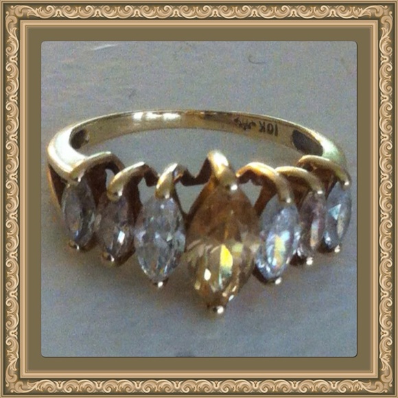 Jewelry - Vintage 10K Yellow Gold Ring 👸🏼💍✨✨💫