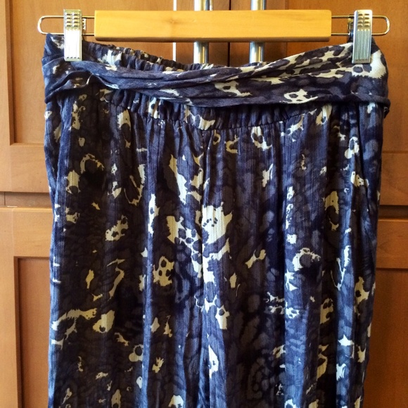 🐠SOLD in bundle🐠Free People gauzy camo pants - Picture 2 of 4