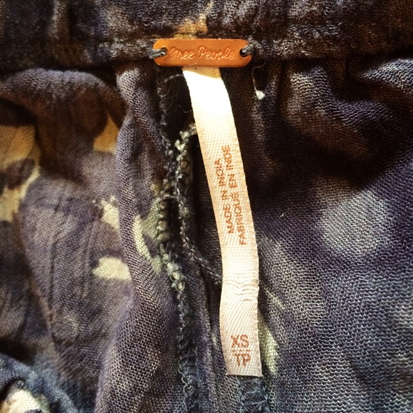 🐠SOLD in bundle🐠Free People gauzy camo pants - Picture 4 of 4