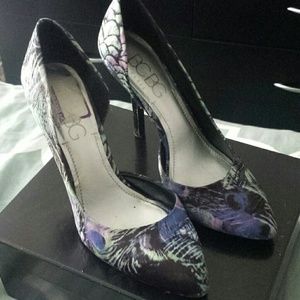 BCBG peacock pumps