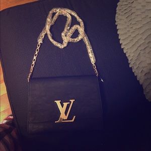 Beautiful New cross body: blk w gold hardware