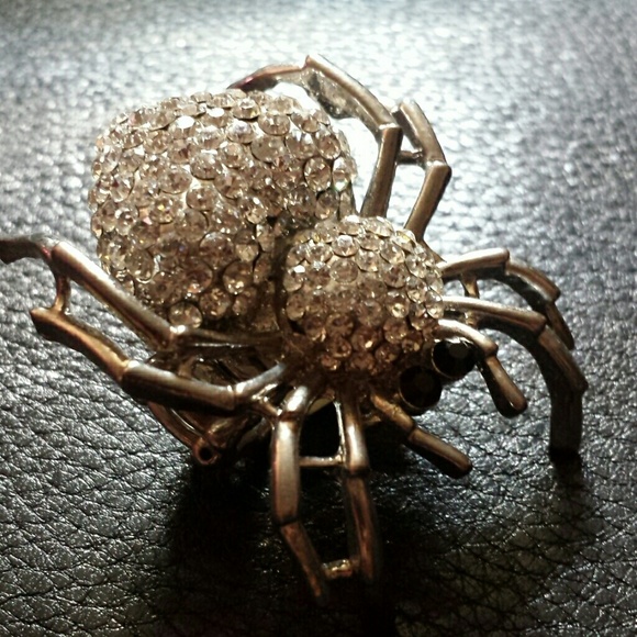 Silver Stretch Rhinestone Spider Ring - Picture 3 of 3
