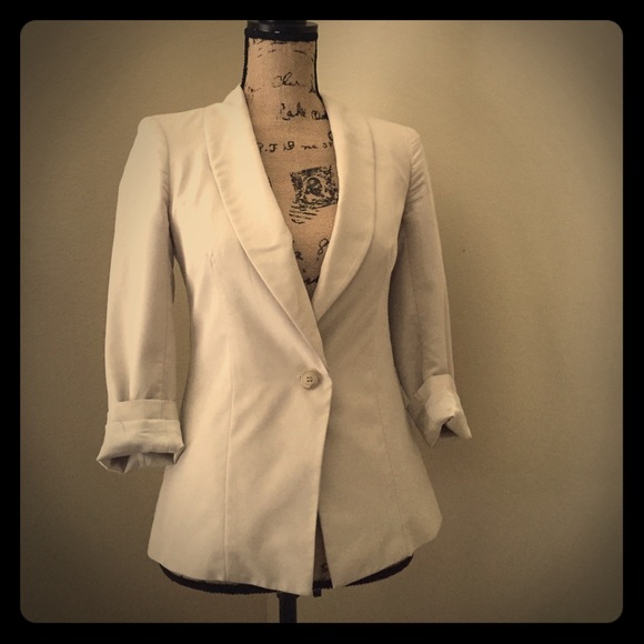 ✨Moving Sale Must Go✨Guess blazer