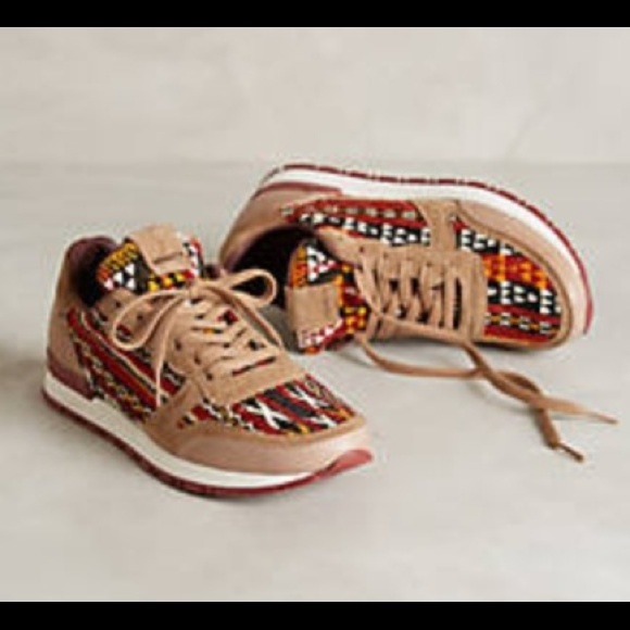 Howsty Aztec leather sneaker, brand new!!