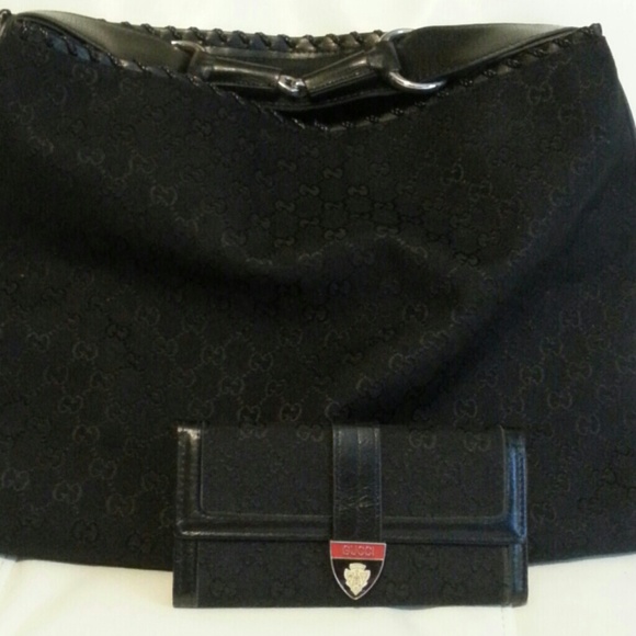 Black signature Gucci with wallet