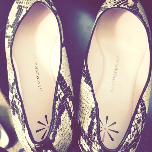 Issac Mizrahi Natural snake print Flats size 8M