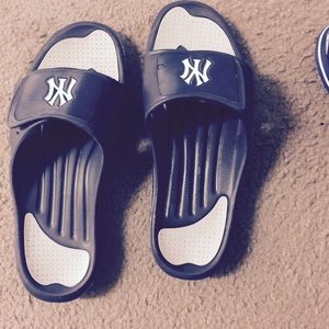 Men's size 11 Reebok sandals