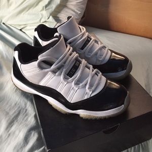 Air Jordan 11 Concord Low