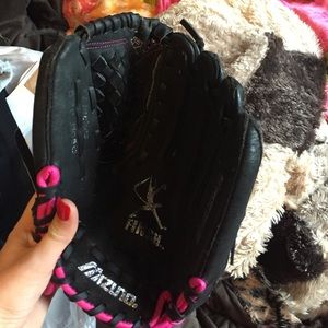 Softball glove