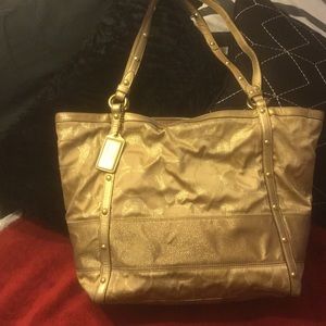 Gold Coach Tote..👜🎀