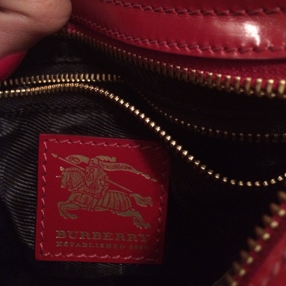 100% authentic red Burberry cross body - Picture 4 of 4
