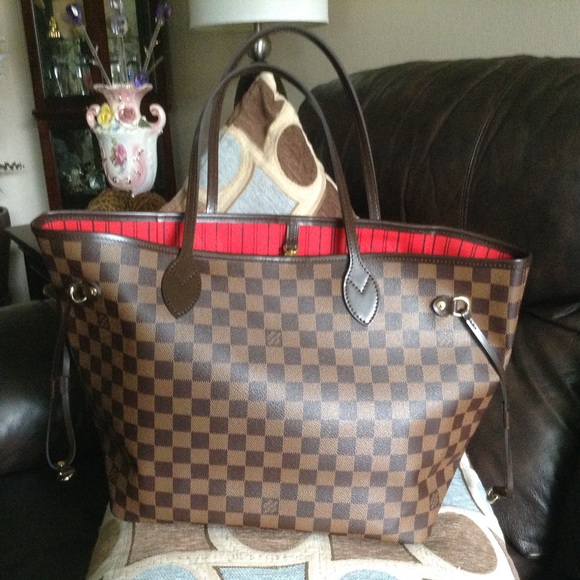 Authentic Neverfull Tote in MM Damier Ebene.