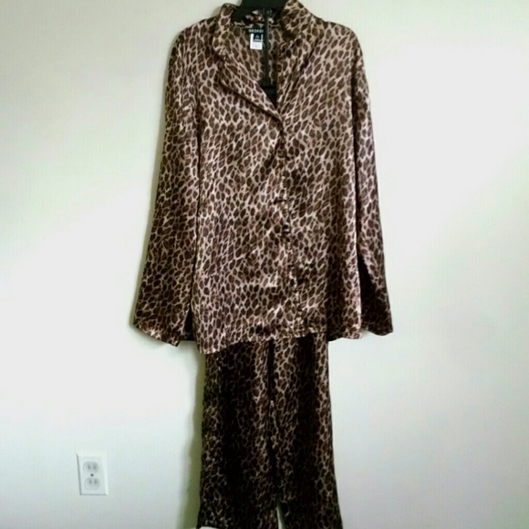Silk leopard pajamas