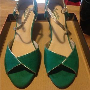 Seychelles "curiosity" emerald suede/gold shoe