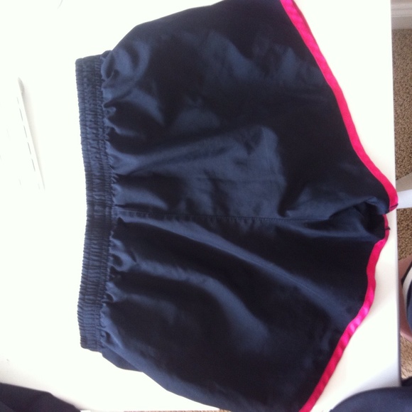 SOLD in Bundle! New Nike shorts - Picture 2 of 3