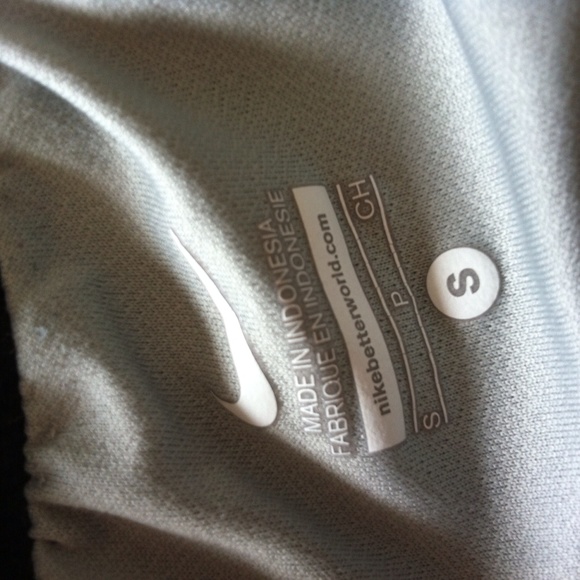 SOLD in Bundle! New Nike shorts - Picture 3 of 3