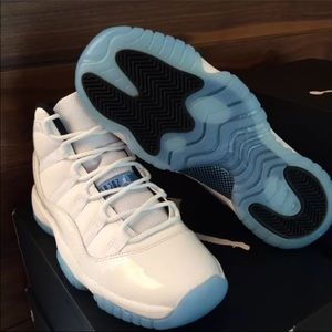 Jordan 11 Legend Blue Colombias