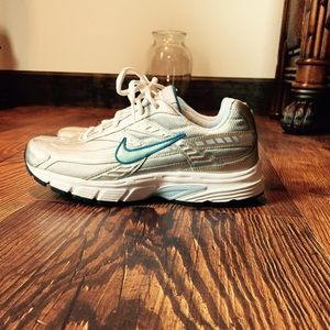 Very clean, only worn twice Nike shoes