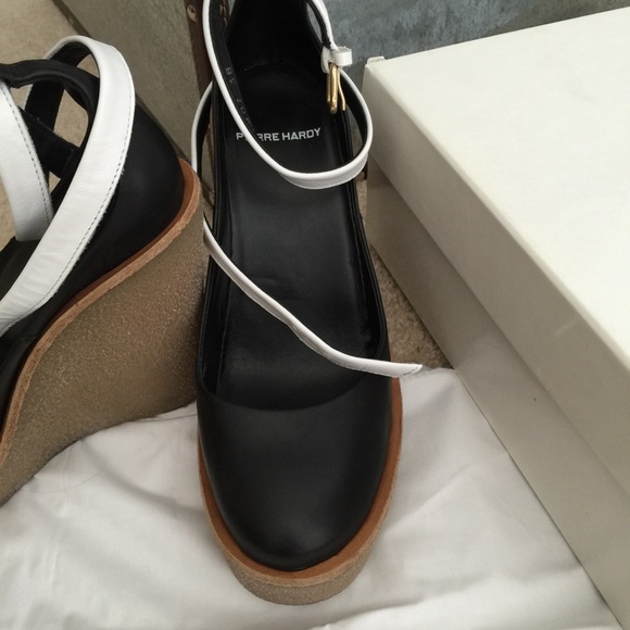 Pierre Hardy black ankle strap wedges - Picture 3 of 4