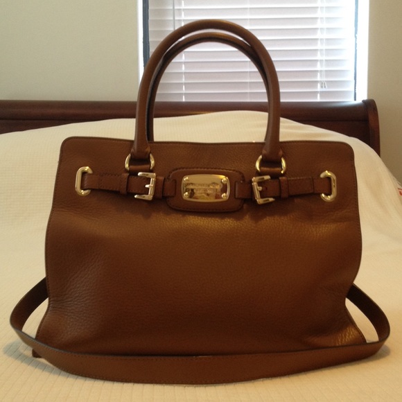 Michael Kors Hamilton Bag in brown color.