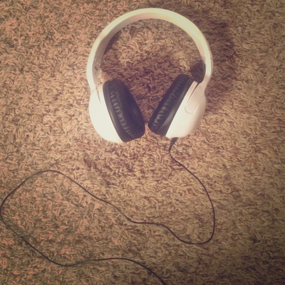Skull Candy head phones.
