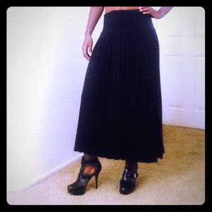 ❌SOLD IN BUNDLE❌Black long pleated skirt