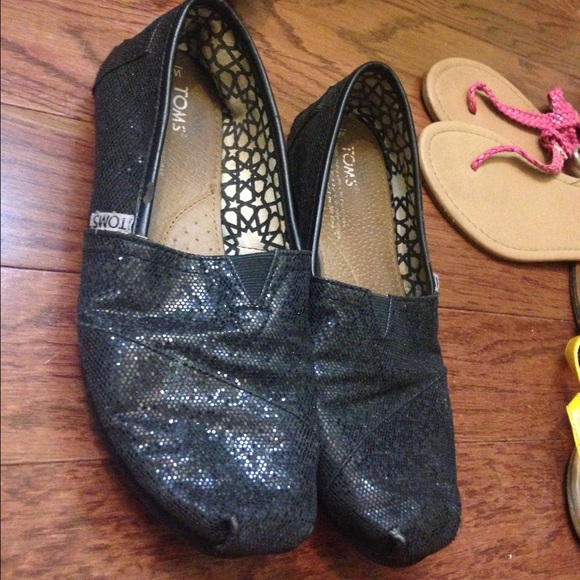 Toms! - Picture 2 of 4