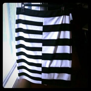 Black white comfy skirt knee length
