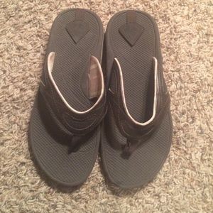 Women's Reef sandals.