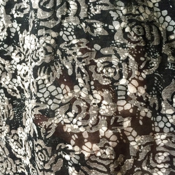 Floral Print 3/4 Sleeve Top - Picture 2 of 3