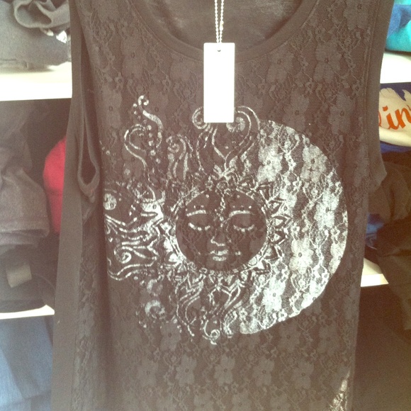 Lace tank!☑️
