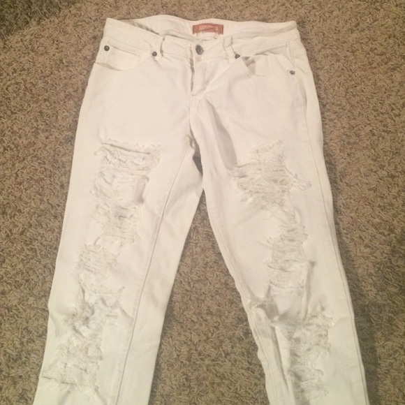 White ripped Forever 21 skinny jeans.