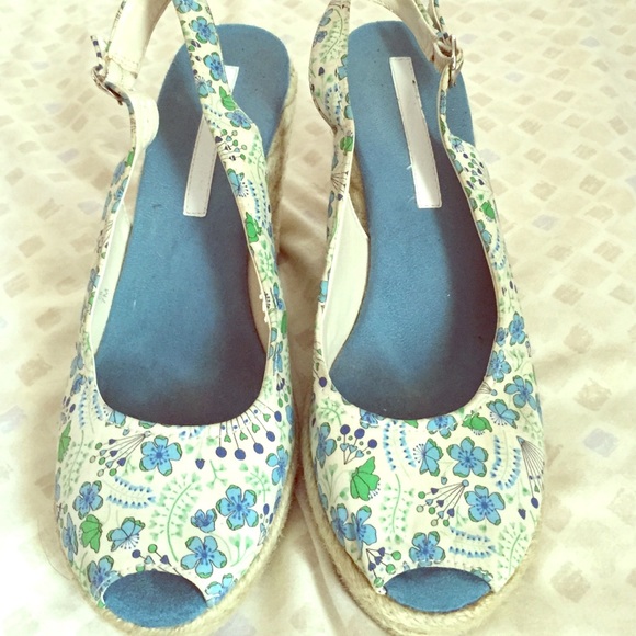 ♦️Floral espadrilles