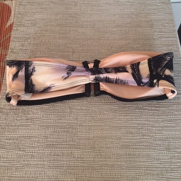 🔴H&M bandeau bikini top - Picture 2 of 2