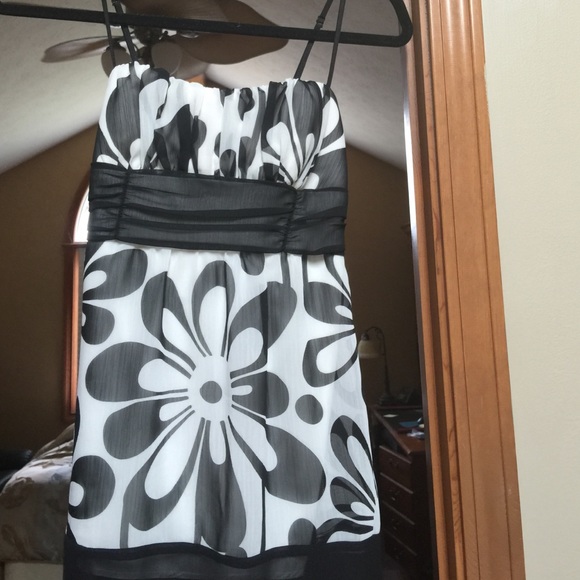 Trixxie black/ white dressy spaghetti strap tank