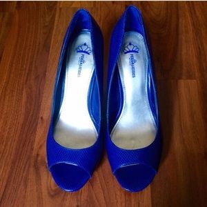 Blue snake skin Fergalicious open toe pumps.