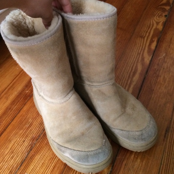 Uggs - Picture 2 of 2