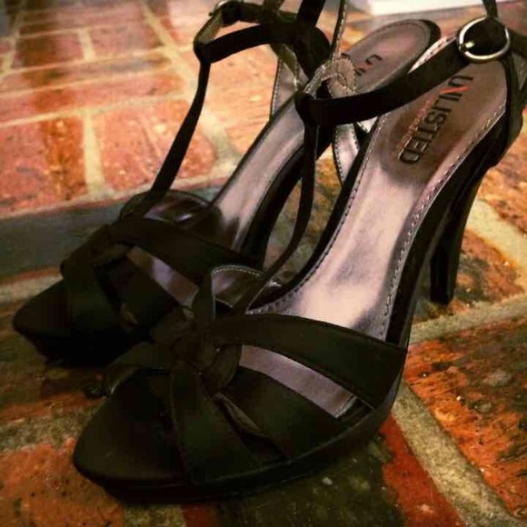 Kenneth Kole Unlisted Heels