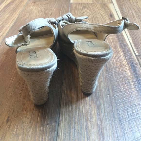 A.n.a Khaki Canvas Bow Wedges - Picture 3 of 4